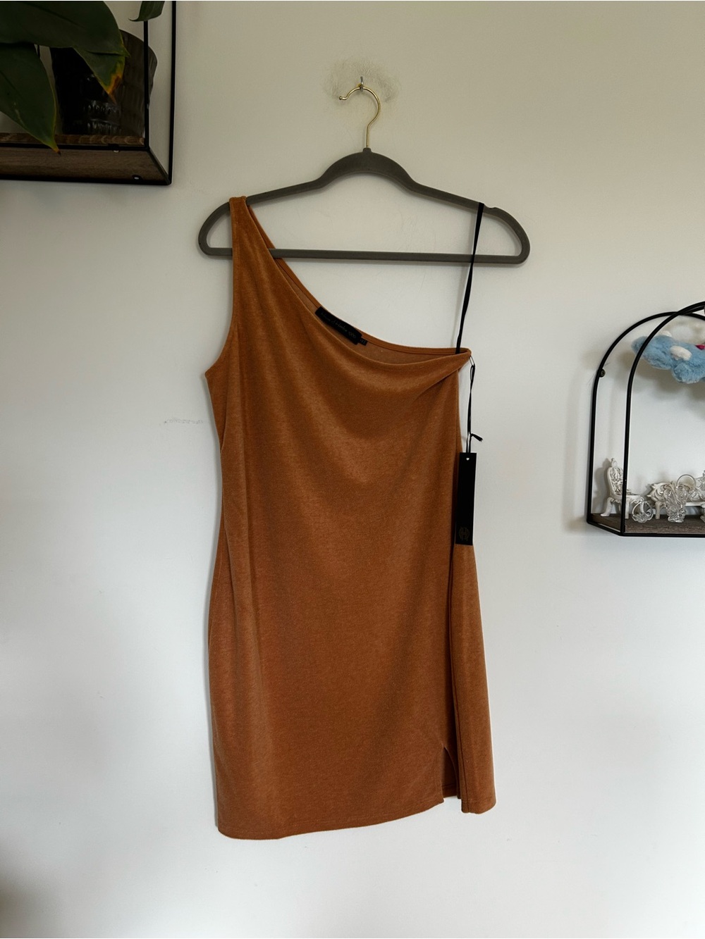 NWT House of‎ Harlow 1960 x Revolve Light Brown One Shoulder Mini Dress Medium